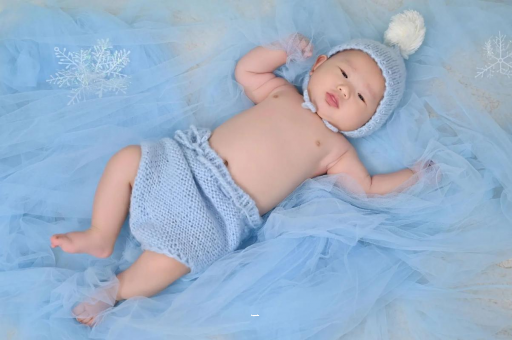 钟祥三个月宝宝挠耳朵 钟祥三个月宝宝挠耳朵